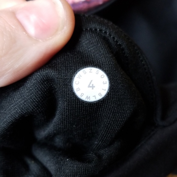 SOLD Lululemon sweat and repeat tight 28" sz 4 - Picture 5 of 6